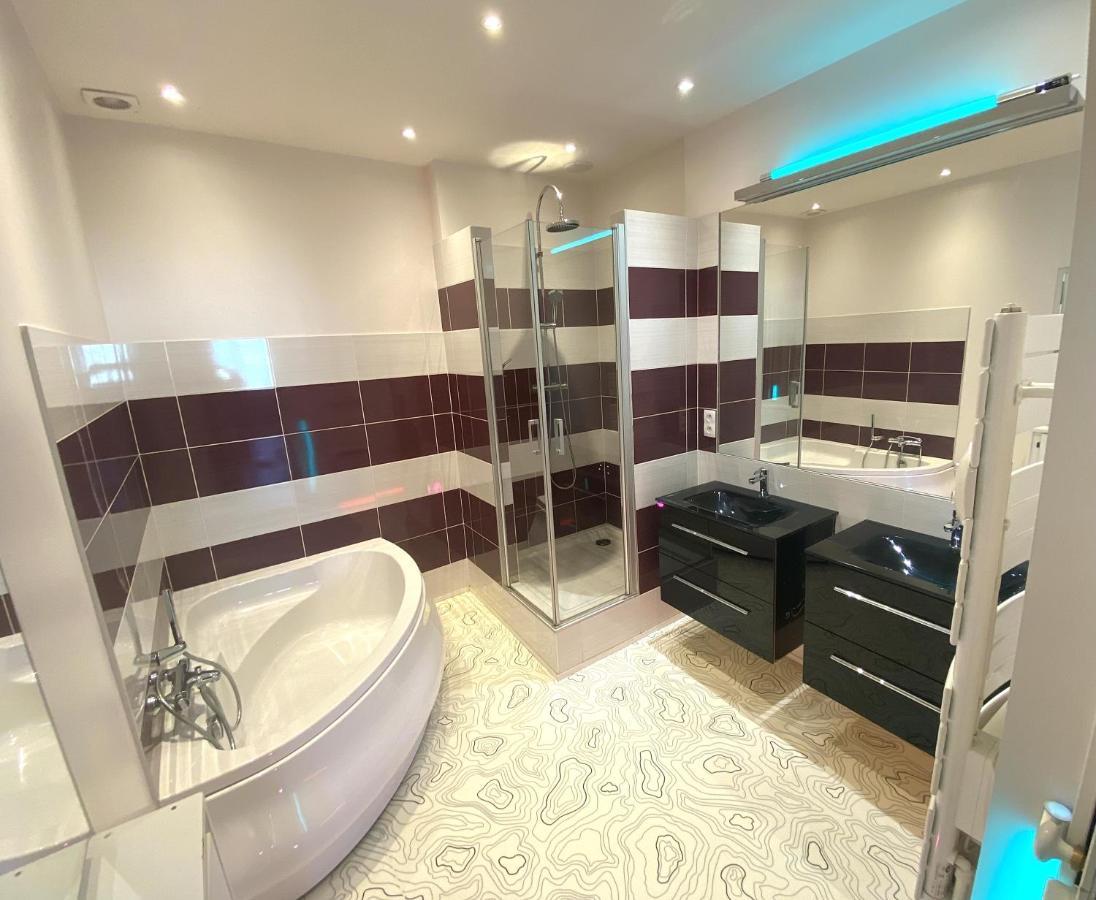 Floydroom'S Pau Chambre Hotes Dans Appartement Partage Proche Chateau Екстериор снимка