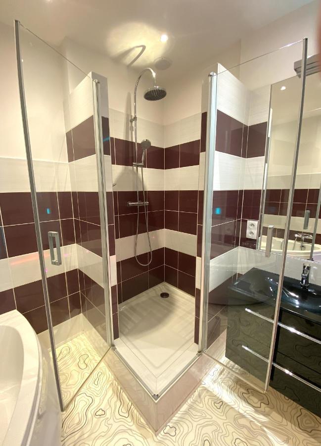 Floydroom'S Pau Chambre Hotes Dans Appartement Partage Proche Chateau Екстериор снимка