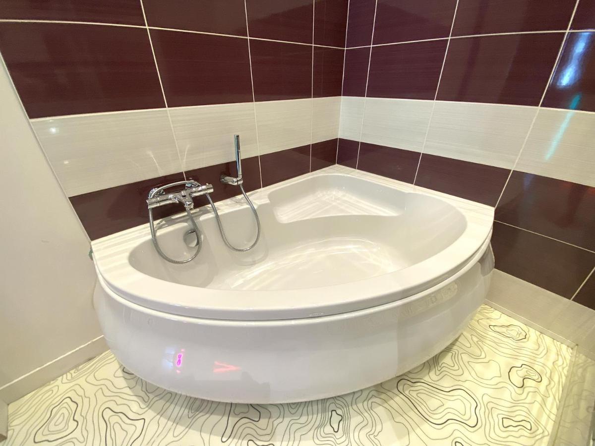 Floydroom'S Pau Chambre Hotes Dans Appartement Partage Proche Chateau Екстериор снимка